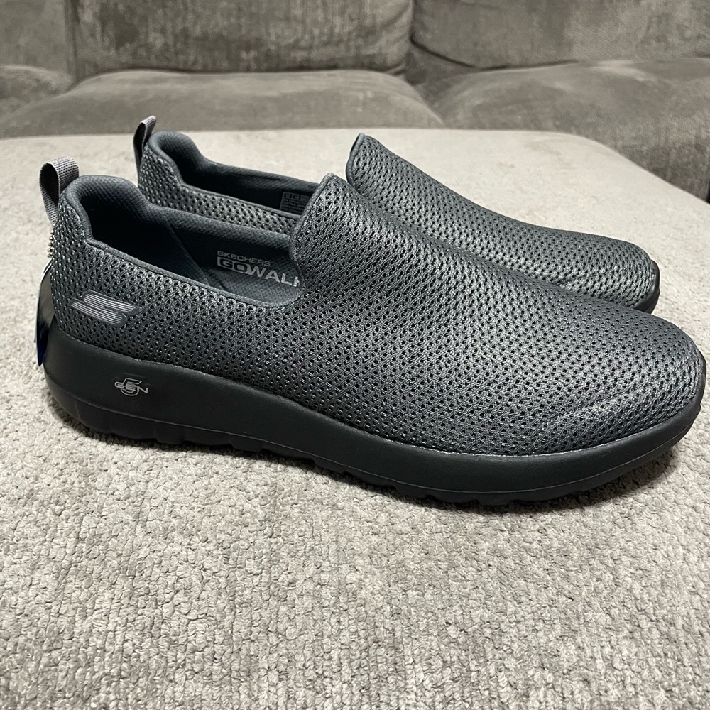 NWT Men’s Skechers Go Walk Max Charcoal/Black Size 11 Shoe